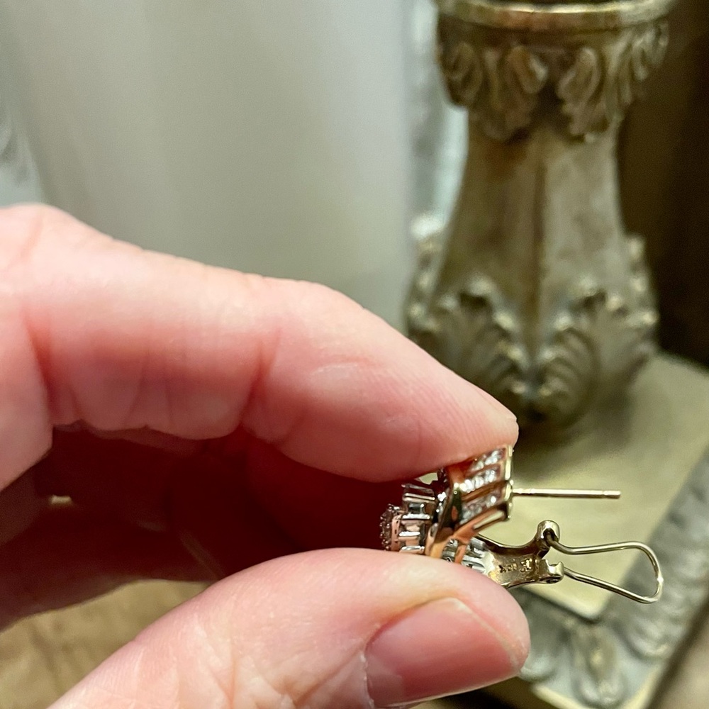 Stunning genuine diamonds set in solid 10 carat yellow gold earrings. - Picture 10 of 10